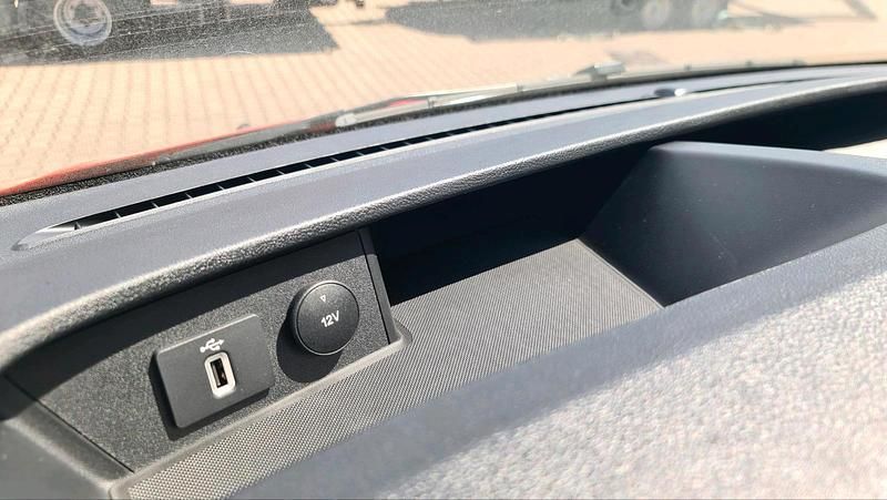 Gebraucht Ford Transit 107 PS (78 kW) 2023 Rot Limousine