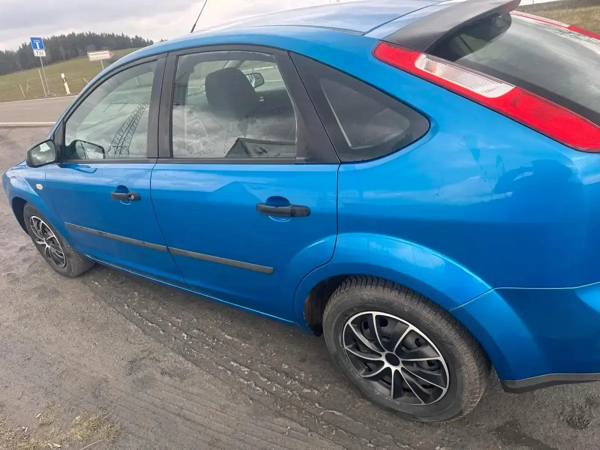 Gebraucht Ford Focus 100 PS (73 kW) 2005 Blau Limousine