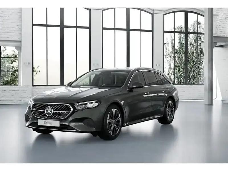 Używany Mercedes E300 204 KM (150 kW) 2024 Szary Kombi