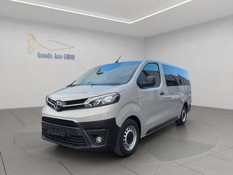 Grau Gebraucht 2019 Toyota Proace Van | 13.950 € (Etwas zu teuer) - Bild 1/4