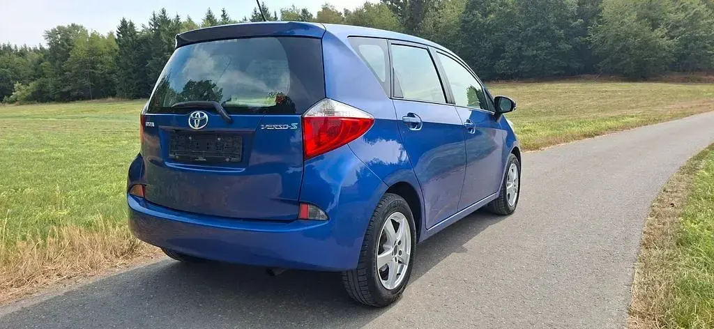 Gebraucht Toyota Verso-S 99 PS (72 kW) 2011 Blau Van / Kleinbus