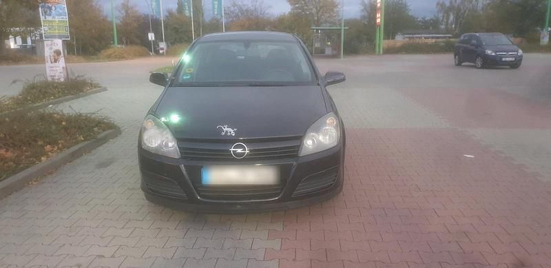 Schwarz Gebraucht 2004 Opel Astra Limousine | 1.250 € (Fairer Preis) - Bild 1/4