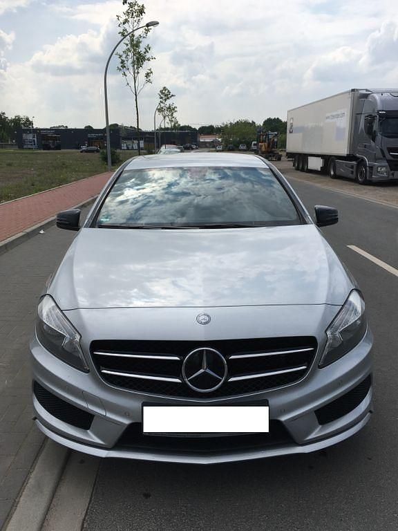 Gebraucht Mercedes A180 AMG 122 PS (89 kW) 2012 Silber Limousine