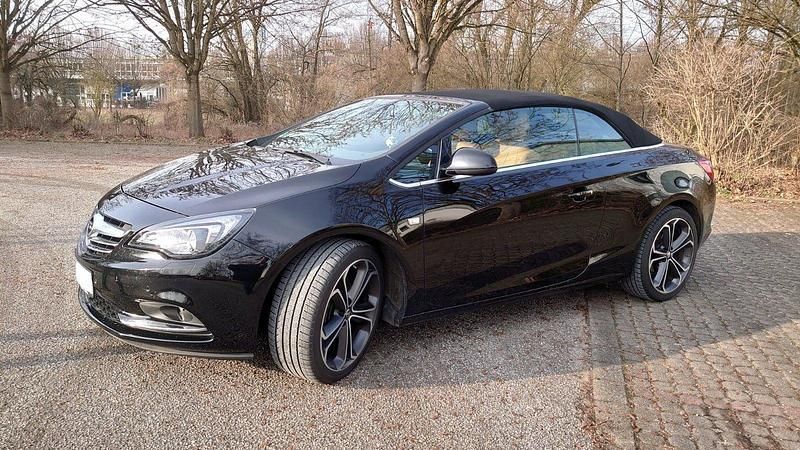 Schwarz Gebraucht 2019 Opel Cascada Cabrio | 21.000 € (Teuer) - Bild 1/4