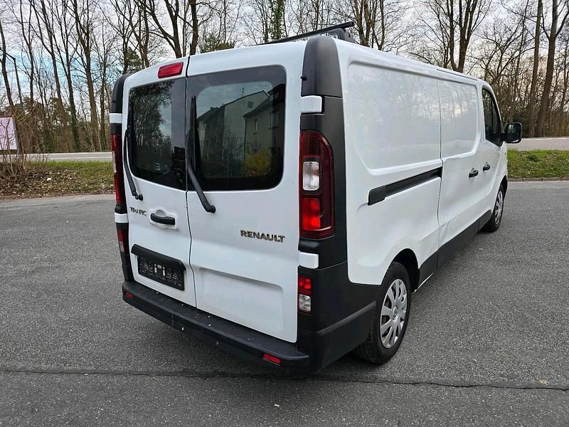 Gebraucht Renault Trafic 120 PS (88 kW) 2016 Weiß Van / Kleinbus