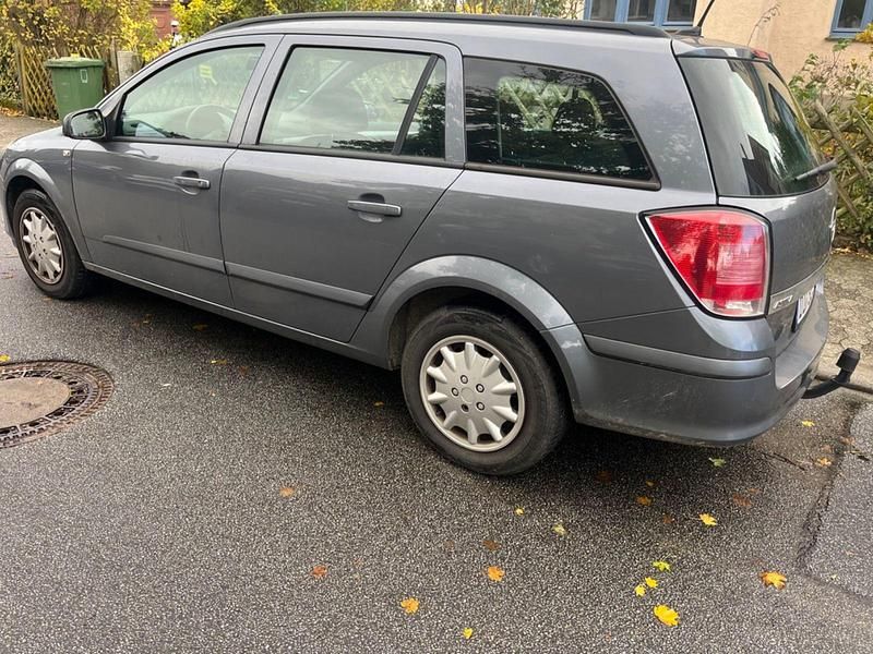 Grau Gebraucht 2006 Opel Astra Kombi | 2.199 € (Fairer Preis) - Bild 1/4