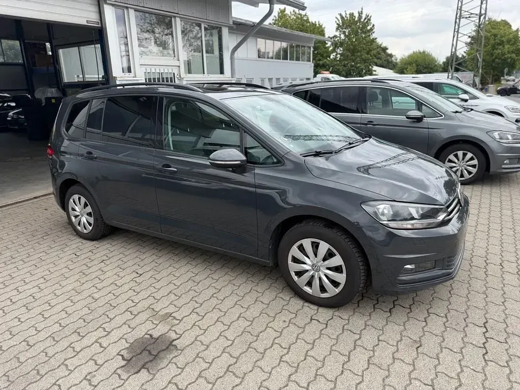 Gebraucht VW Touran Comfortline 150 PS (110 kW) 2020 Grau Van / Kleinbus