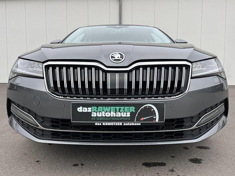 Gebraucht Skoda Superb Style 150 PS (110 kW) 2022 Graphitegrau Kombi