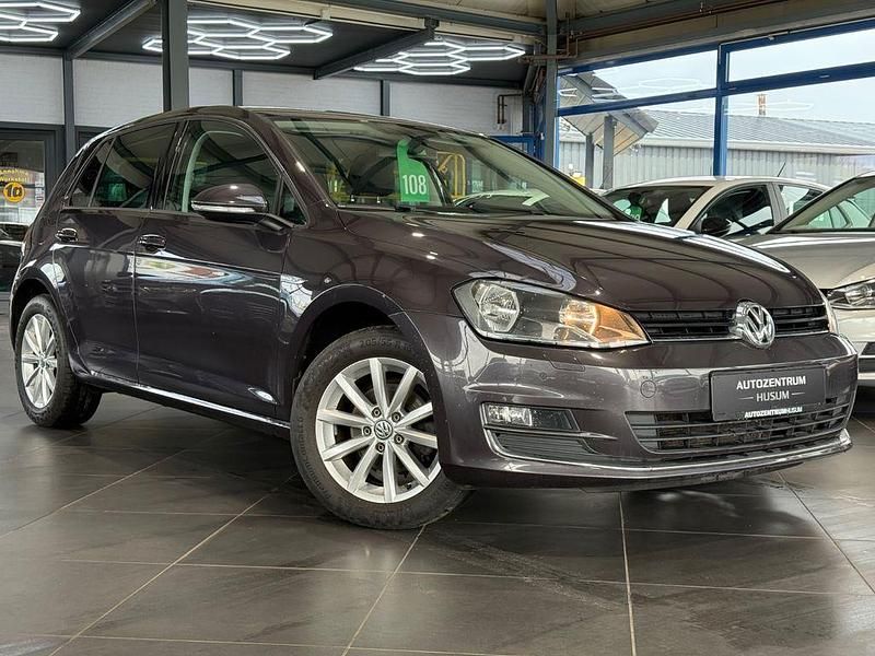 Gebraucht VW Golf VII LOUNGE 110 PS (80 kW) 2016 Violett Limousine