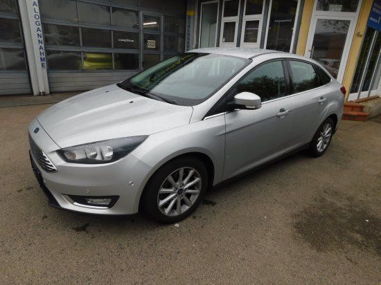 Silber Gebraucht 2016 Ford Focus Titanium Limousine | 9.490 € (Guter Preis) - Bild 1/4