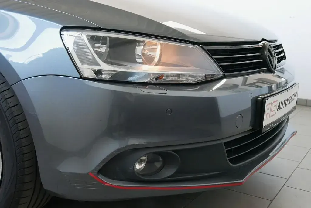 Używany VW Jetta Match 122 KM (89 kW) 2012 Szary Sedan/Limuzyna
