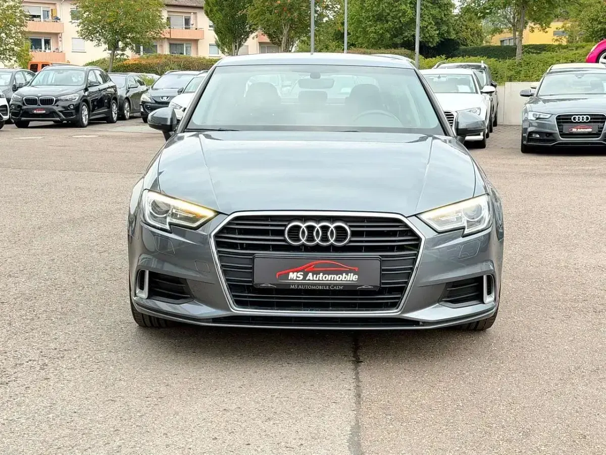 Gebraucht Audi A3 Sport 116 PS (85 kW) 2018 Grau Limousine
