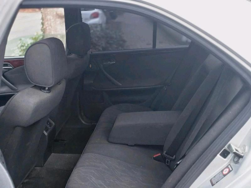 Gebraucht Mercedes E220 143 PS (105 kW) 2002 Silber Limousine