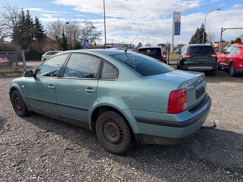 Gebraucht VW Passat 101 PS (74 kW) 1998 Blau Limousine