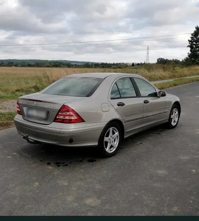 Gebraucht Mercedes C180 143 PS (105 kW) 2004 Gold Limousine