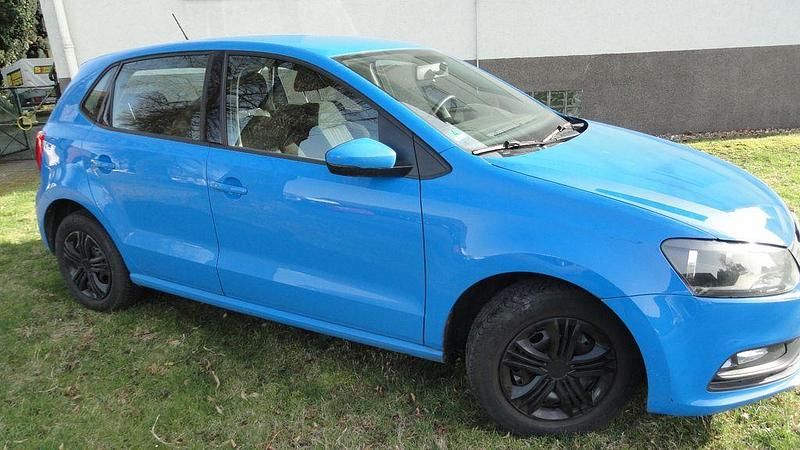 Gebraucht VW Polo Trendline 60 PS (44 kW) 2015 Blau Limousine