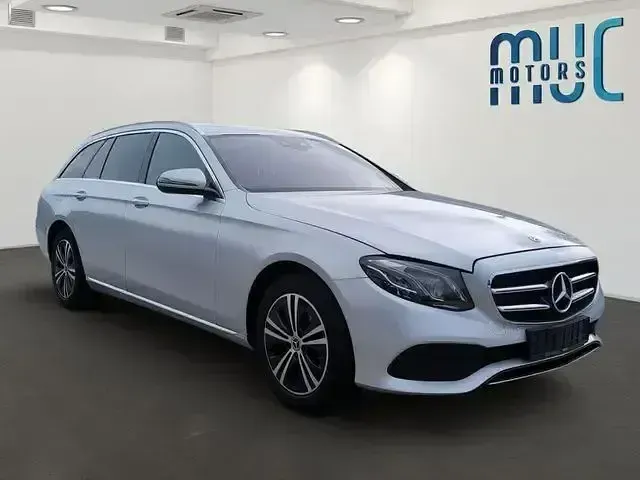 Używany Mercedes E220 194 KM (142 kW) 2019 Srebrny Kombi