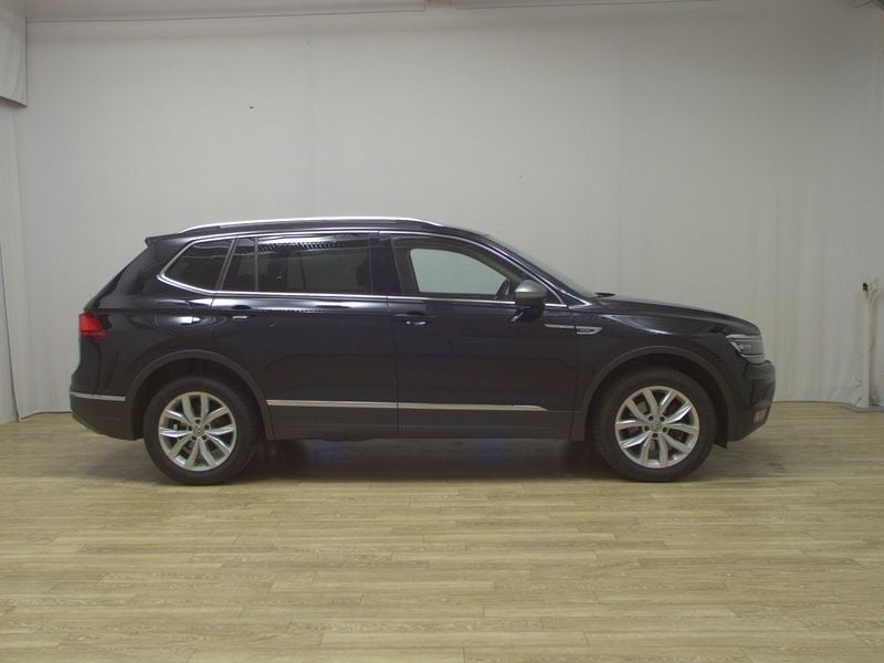 Schwarz Gebraucht 2021 VW Tiguan Allspace Highline SUV | 23.980 € (Guter Preis) - Bild 1/4