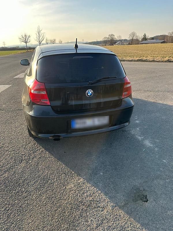 Gebraucht BMW 116 122 PS (89 kW) 2012 Schwarz Kleinwagen