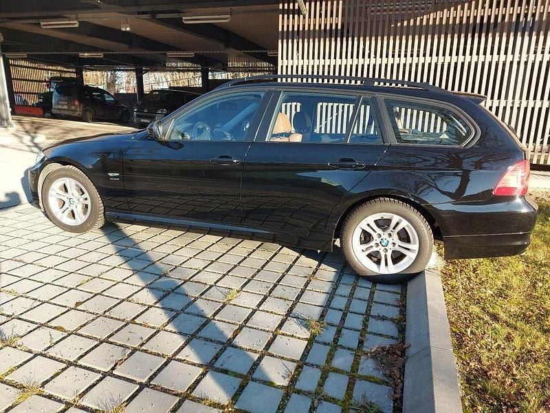 Schwarz Gebraucht 2009 BMW 320 Sport Line Kombi | 3.000 € (Superpreis) - Bild 1/4