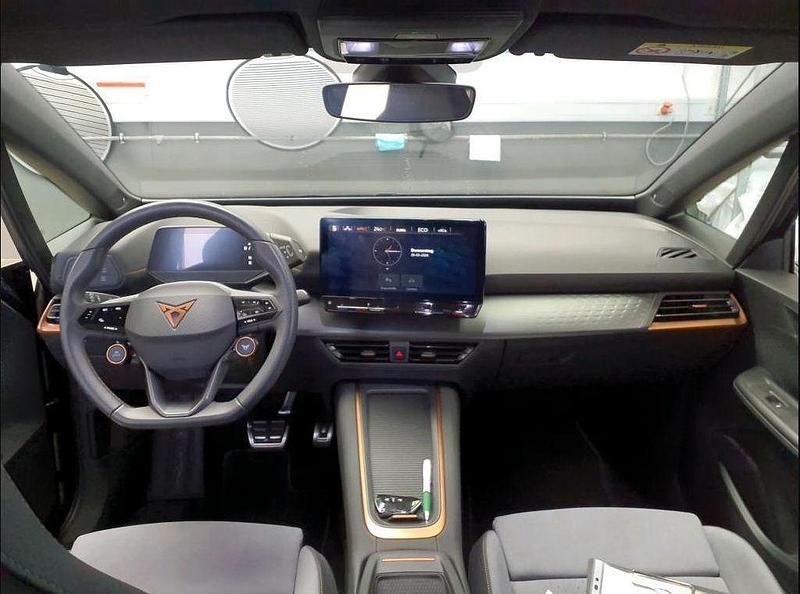 Second-hand Cupra Born e-Boost 169 kW (231 CP) 2024 Albastru Hatchback