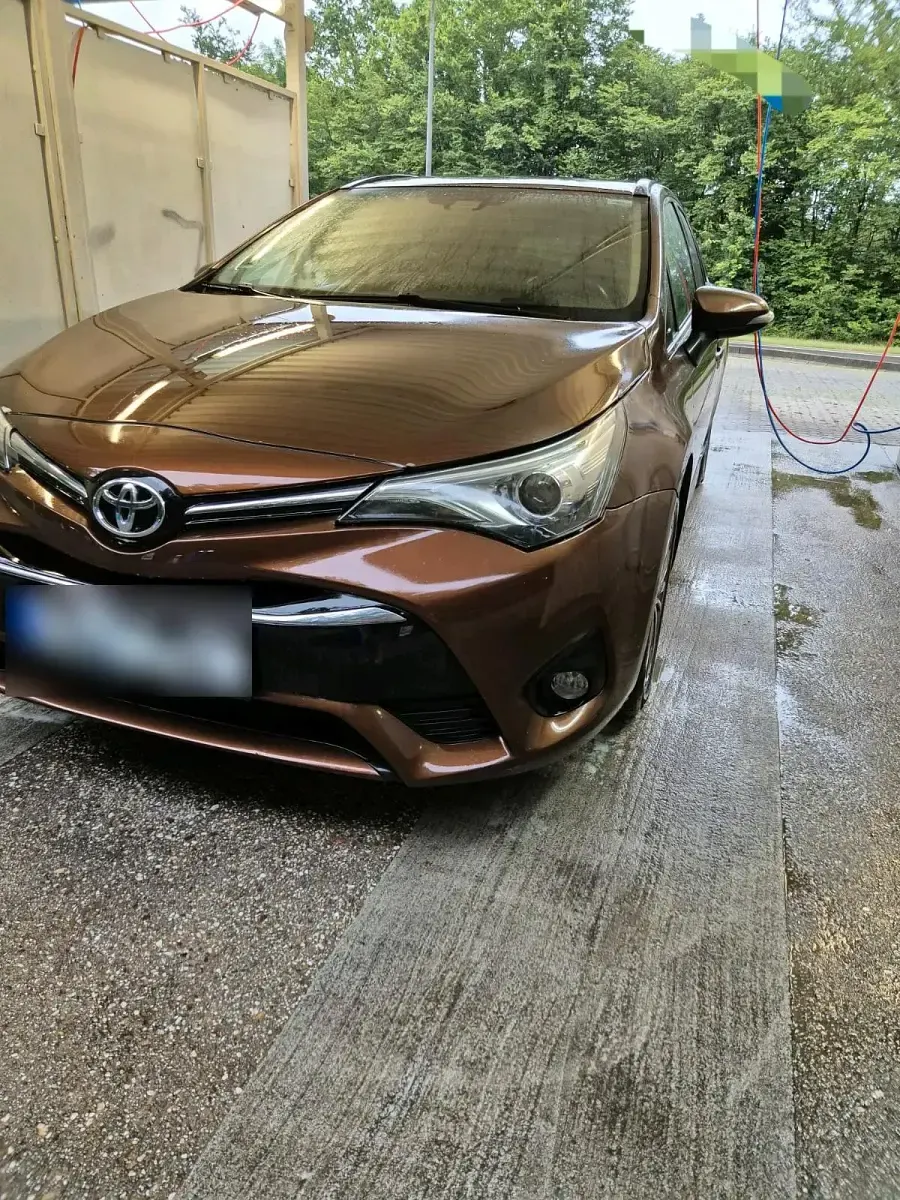 Gebraucht Toyota Avensis 143 PS (105 kW) 2015 Braun Kombi