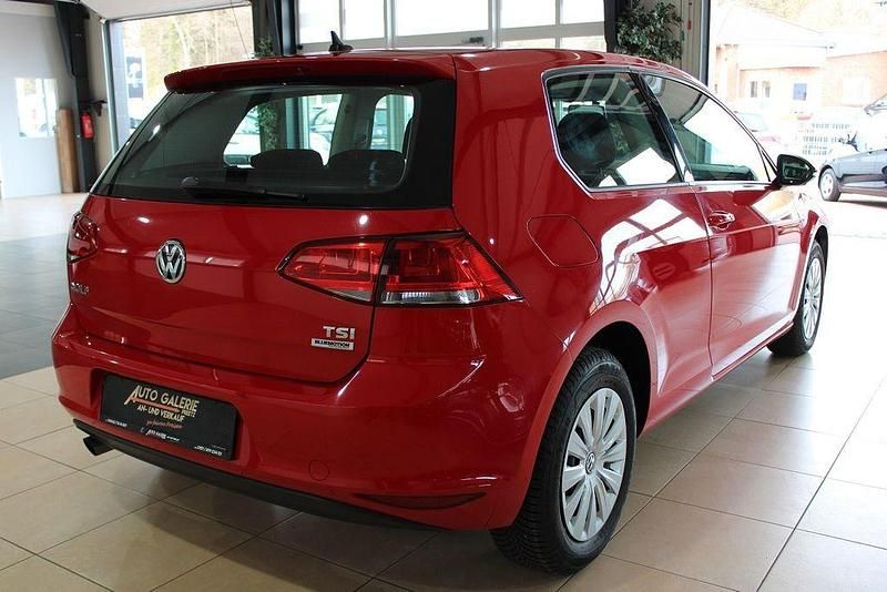 Gebraucht VW Golf VII 110 PS (80 kW) 2016 Tornadorot Kleinwagen