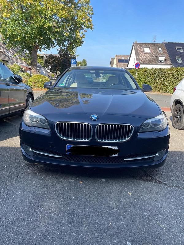 Blau Gebraucht 2010 BMW 520 Limousine | 13.500 € (Teuer) - Bild 1/4