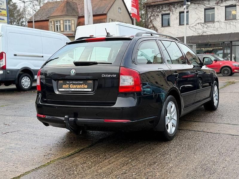 Gebraucht Skoda Octavia Ambition 105 PS (77 kW) 2012 Schwarz Kombi