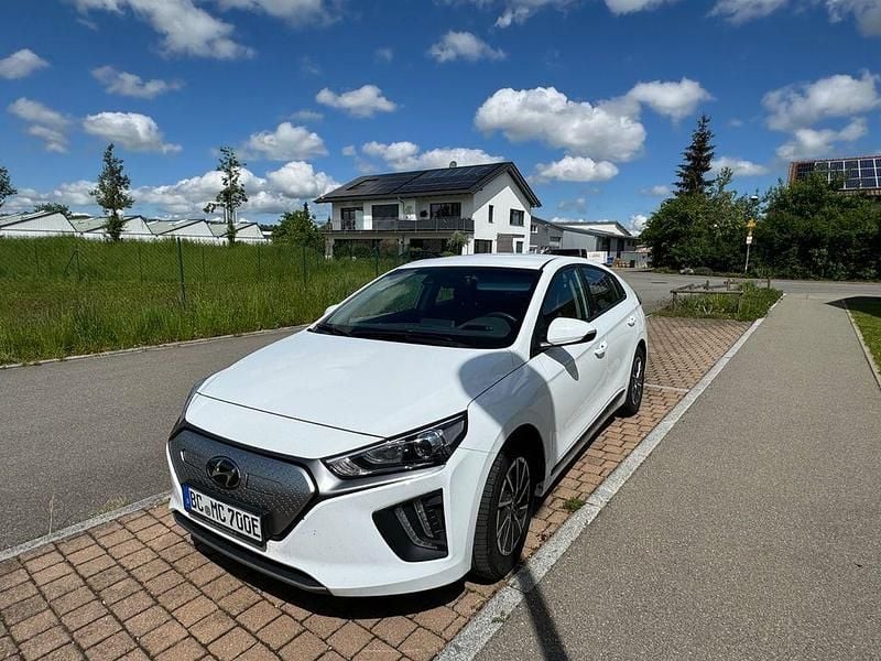Weiß Gebraucht 2021 Hyundai Ioniq 6 Limousine | 15.400 € (Guter Preis) - Bild 1/4