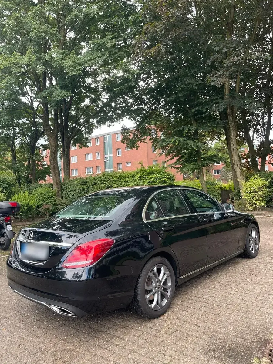 Gebraucht Mercedes C180 156 PS (114 kW) 2018 Schwarz Limousine