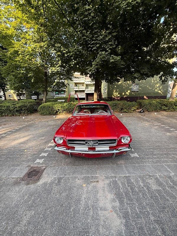 Rot Gebraucht 1965 Ford Mustang Coupé | 44.900 € - Bild 1/4