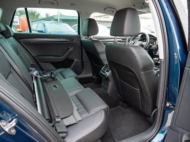 Gebraucht Skoda Superb Style 200 PS (147 kW) 2022 Blau Kombi