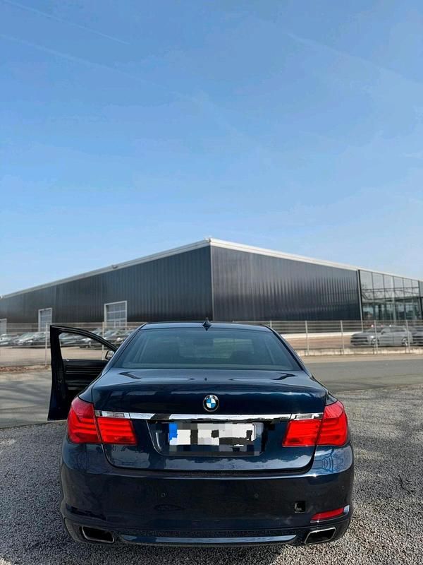 Gebraucht BMW 740 306 PS (225 kW) 2010 Blau Limousine