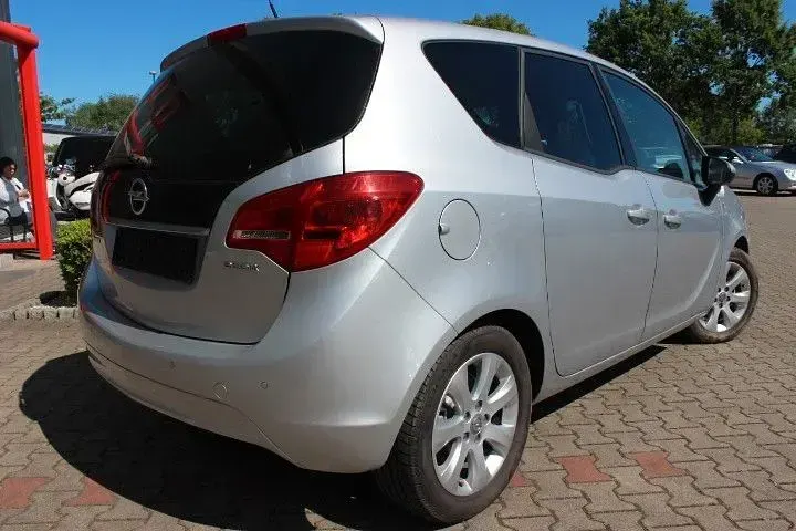 Gebraucht Opel Meriva Edition 101 PS (74 kW) 2018 Silber Van / Kleinbus