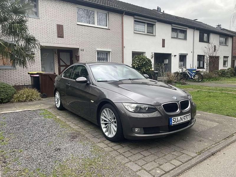 Gebraucht BMW 320 177 PS (130 kW) 2009 Braun Coupé
