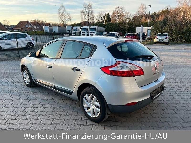 Gebraucht Renault Mégane 101 PS (74 kW) 2013 Silber Limousine