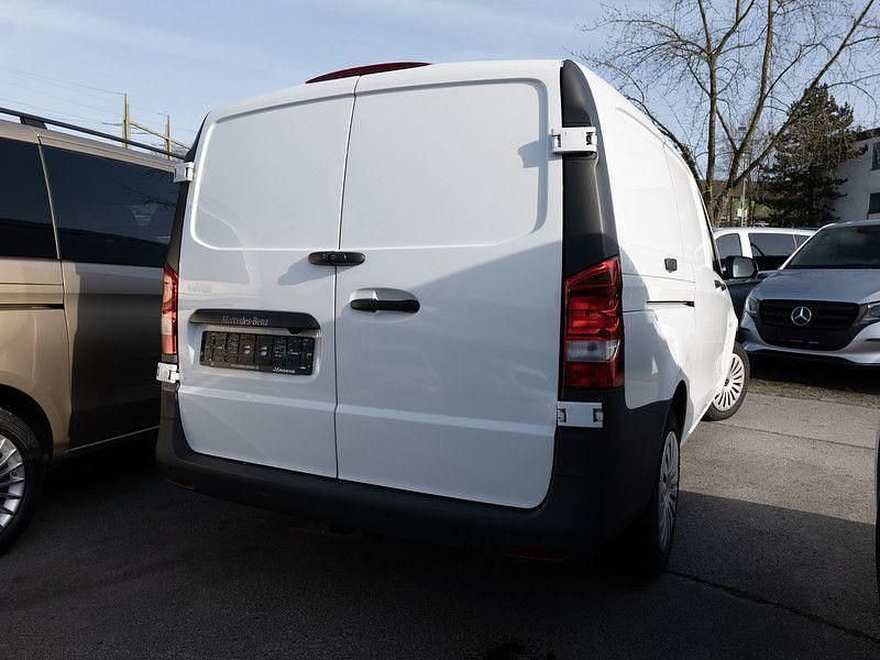 Gebraucht Mercedes Vito 190 PS (139 kW) 2023 Weiß Van