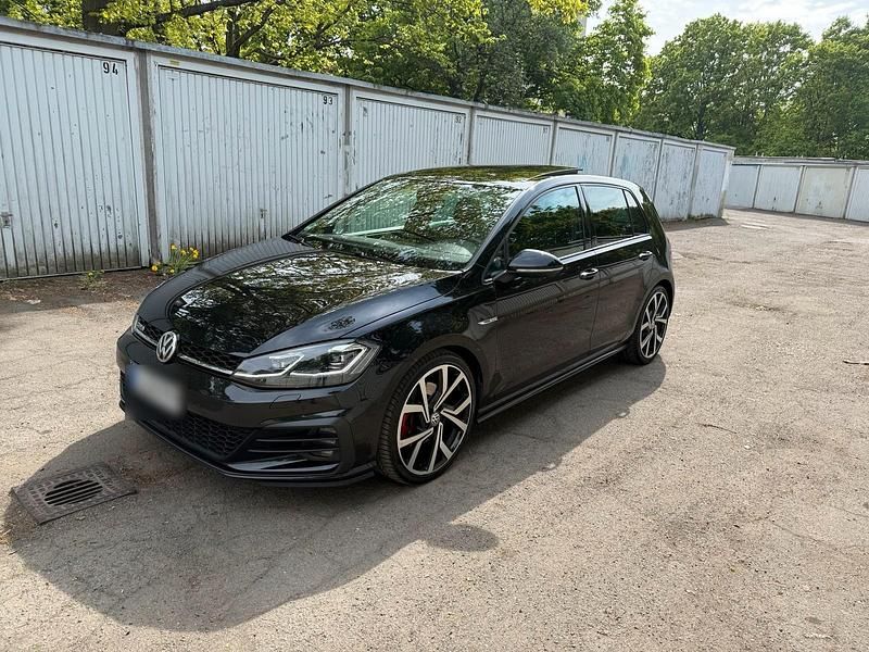 Schwarz Gebraucht 2017 VW Golf VII GTD Limousine | 17.999 € (Etwas zu teuer) - Bild 1/4