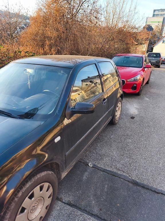 Schwarz Gebraucht 2003 VW Golf Basis Limousine | 700 € (Guter Preis) - Bild 1/2