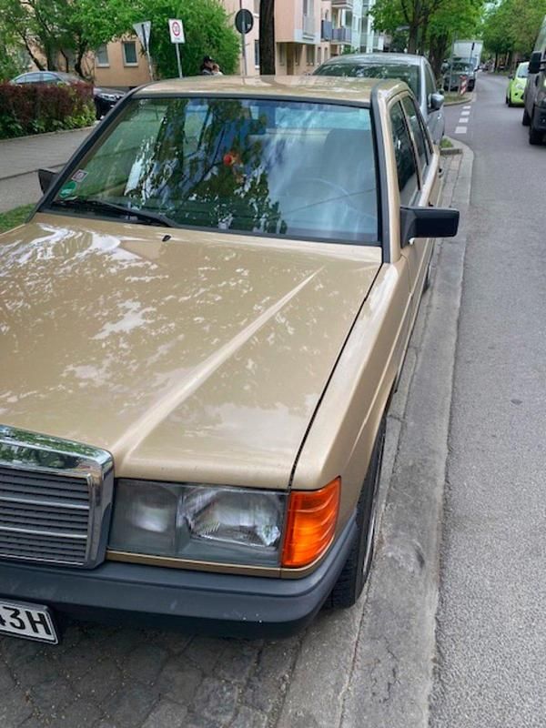 Gebraucht Mercedes 190 122 PS (89 kW) 1983 Gold Limousine