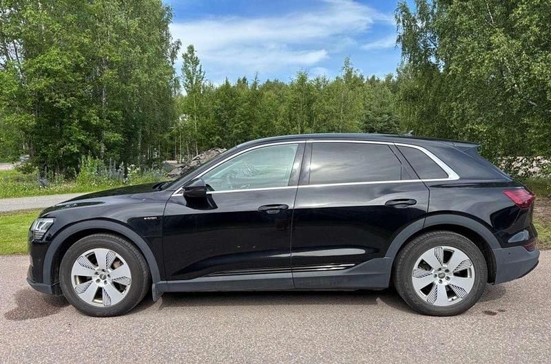 Schwarz Gebraucht 2019 Audi e-tron SUV | 27.500 € (Teuer) - Bild 1/4