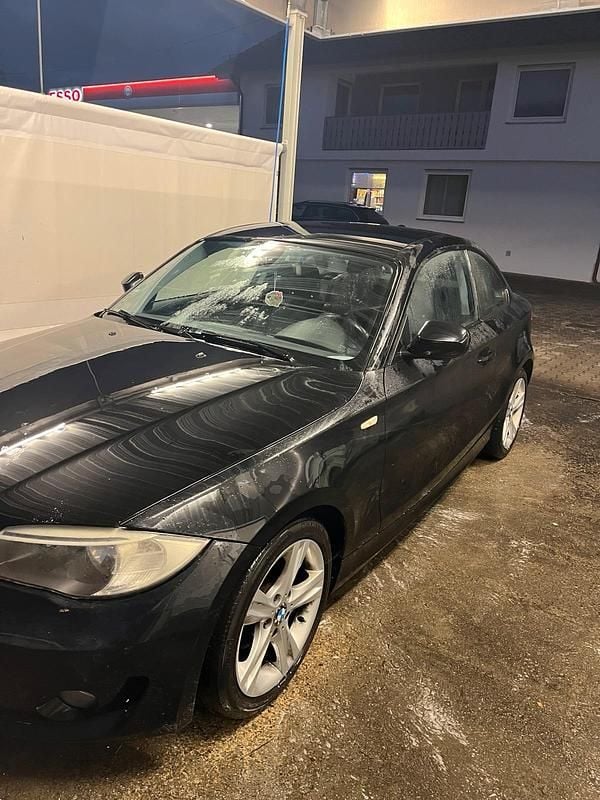 Schwarz Gebraucht 2011 BMW 118 Coupé Coupé | 3.400 € (Guter Preis) - Bild 1/4
