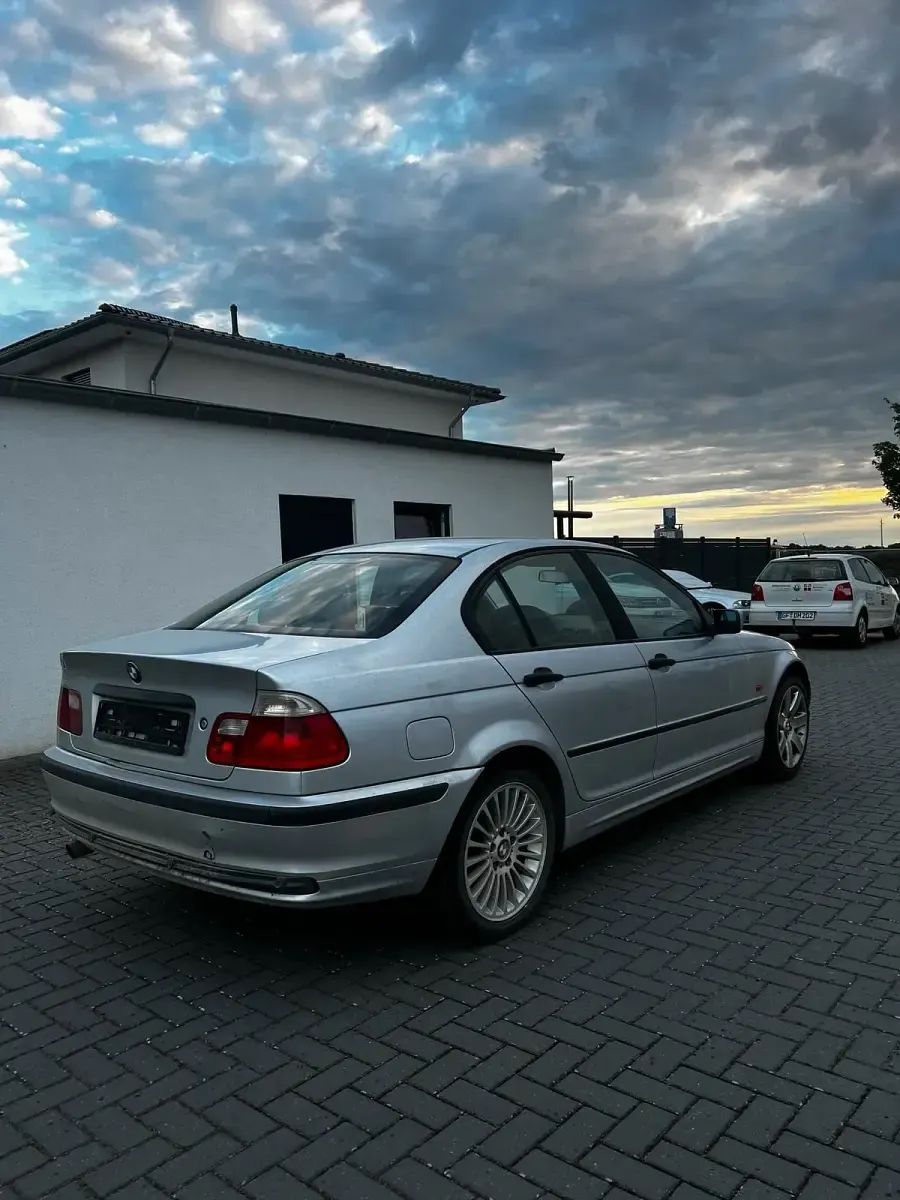 Gebraucht BMW 316 105 PS (77 kW) 1999 Silber Limousine