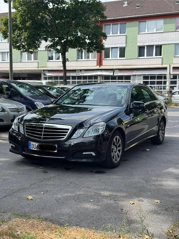Schwarz Gebraucht 2010 Mercedes E200 Avantgarde Limousine | 7.999 € (Guter Preis) - Bild 1/4