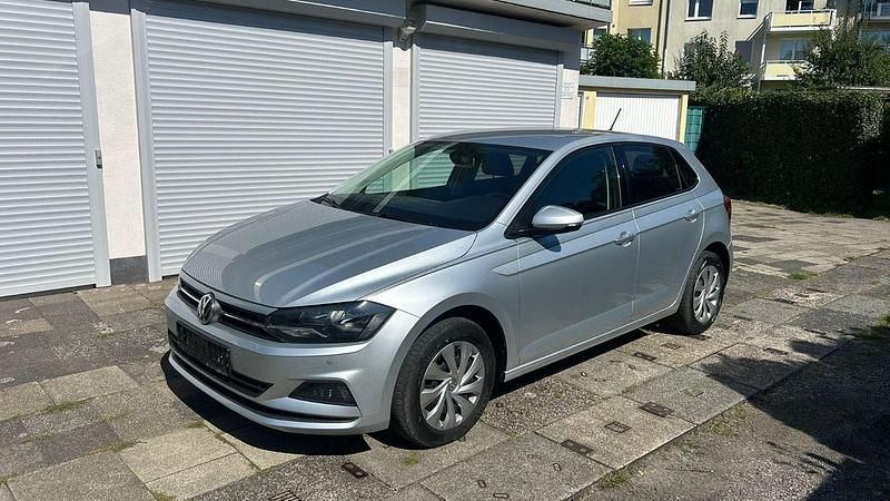 Silber Gebraucht 2017 VW Polo Comfortline Kleinwagen | 10.400 € (Superpreis) - Bild 1/4