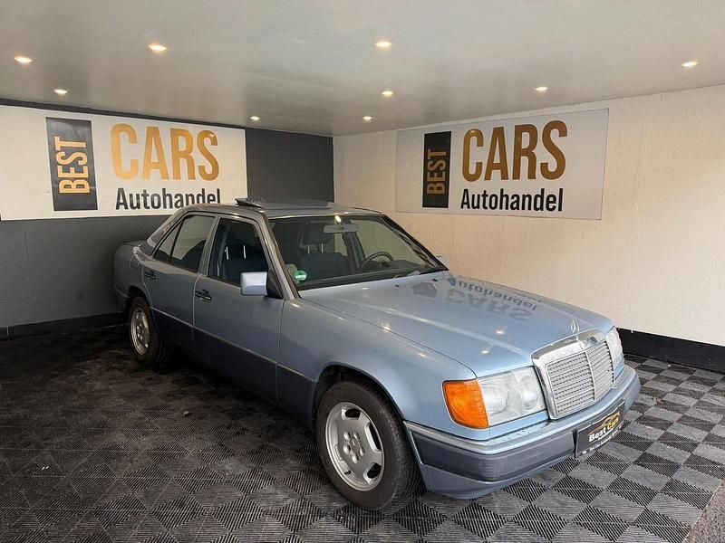 Second-hand Mercedes E230 132 CP (97 kW) 1991 Albastru Berlinǎ