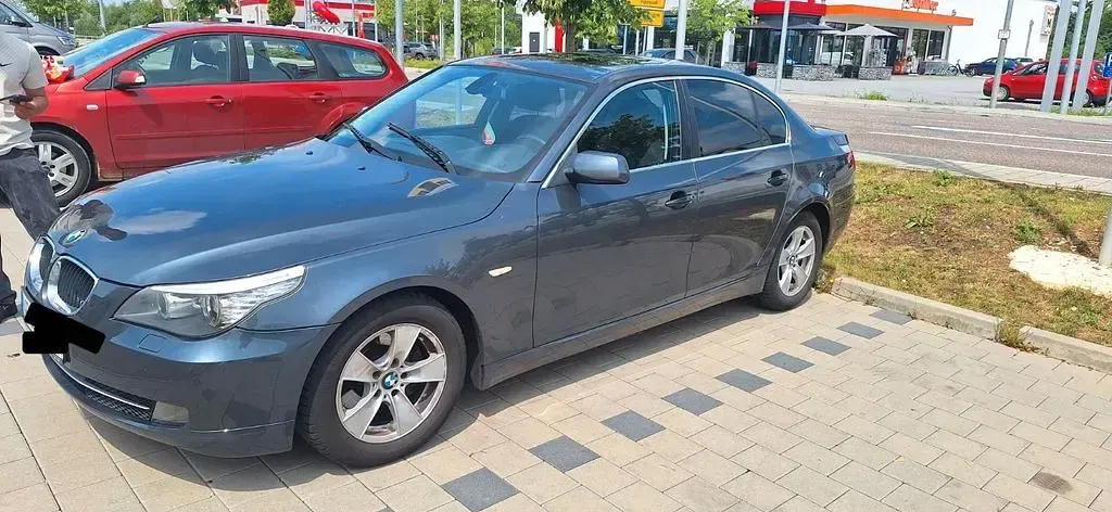Gebraucht BMW 520 177 PS (130 kW) 2009 Grau Limousine