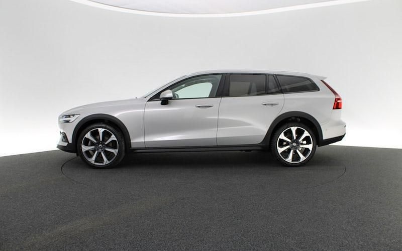 Gebraucht Volvo V60 CC Ultimate 197 PS (144 kW) 2023 Silber Kombi