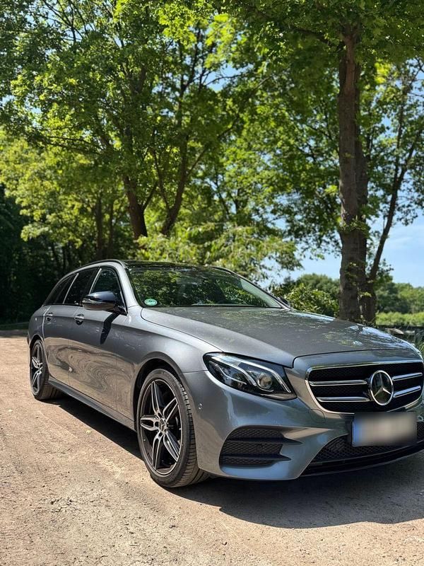 Gebraucht Mercedes E220 AMG 194 PS (142 kW) 2016 Grau Kombi